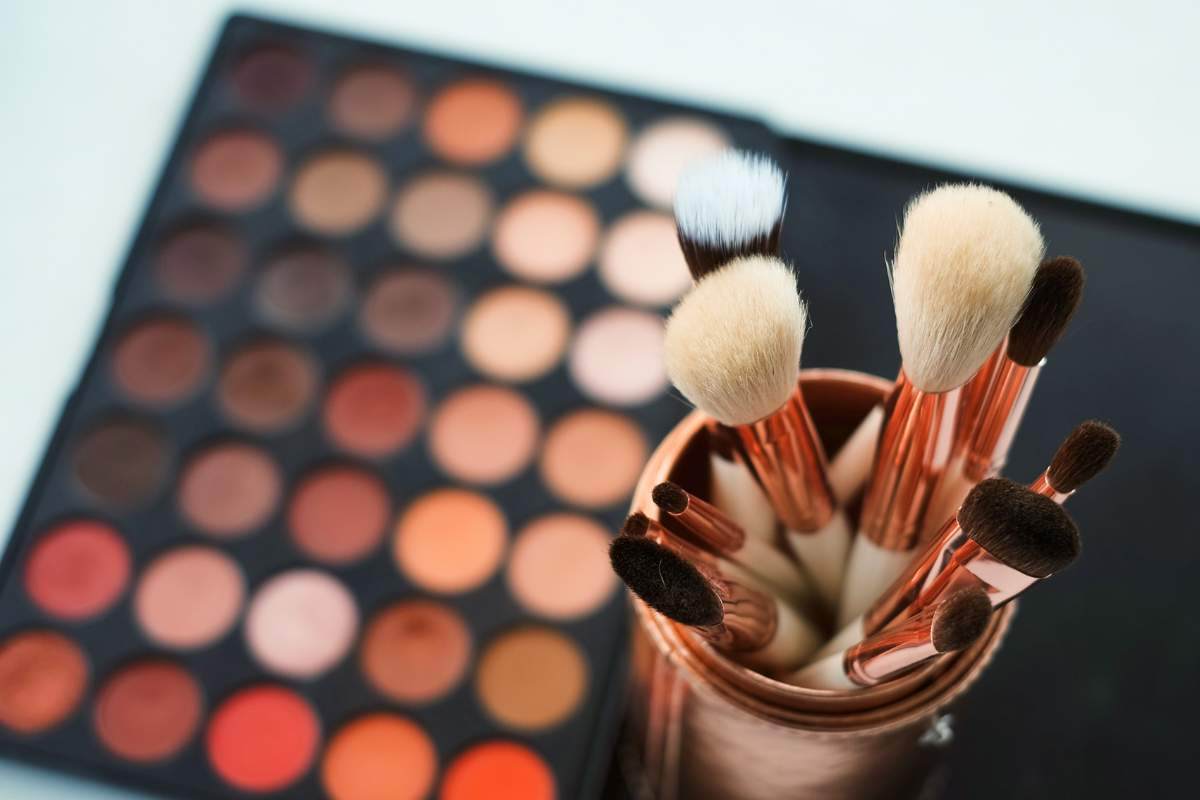 Come pulire al meglio i pennelli per il make-up